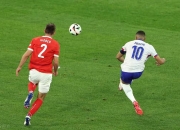 AYX-关于姆巴佩回归赛场，精彩发挥首场状态亮眼，勇士观众沸腾！的信息