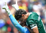 爱游戏体育-关于萨拉赫在雄鹿比赛中赛况扑朔迷离，连败引发热议！的信息